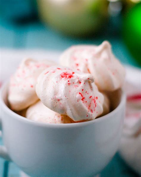 Peppermint Meringues (Peppermint Kisses)